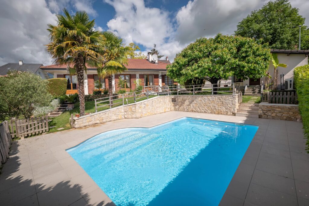 Belle villa familiale de 152 m² à Challex avec piscine