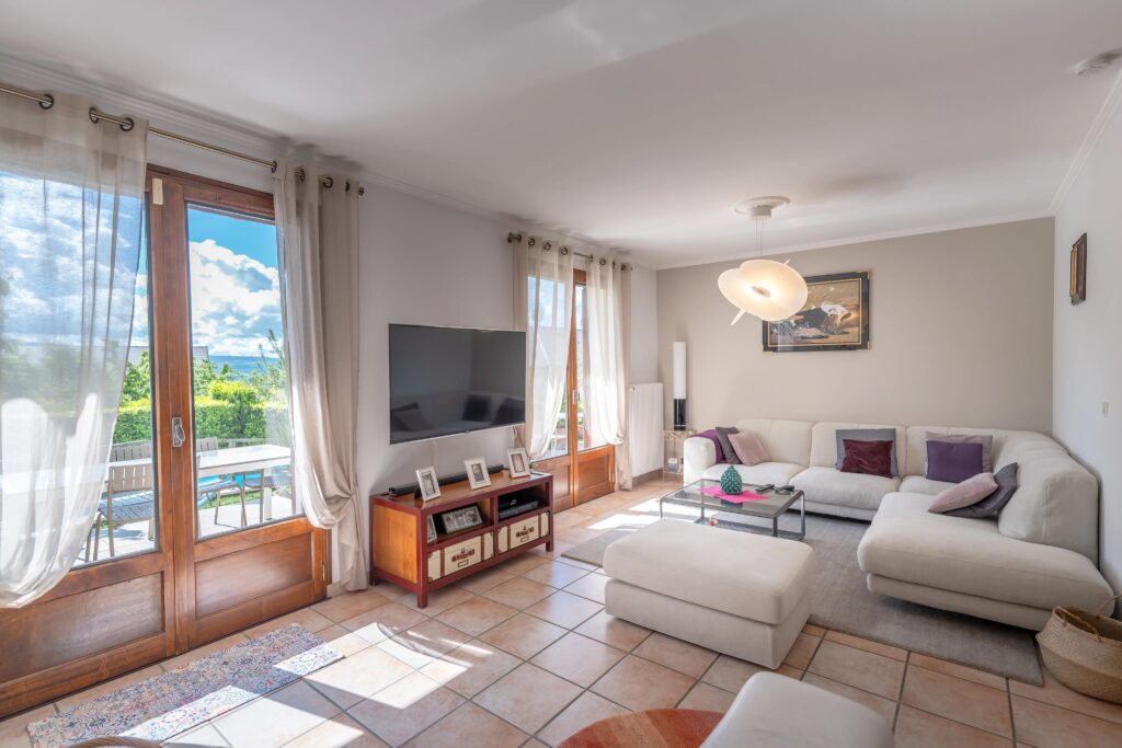 Belle villa familiale de 152 m² à Challex avec piscine